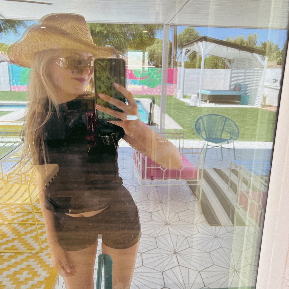 Meet your Posher, Claire